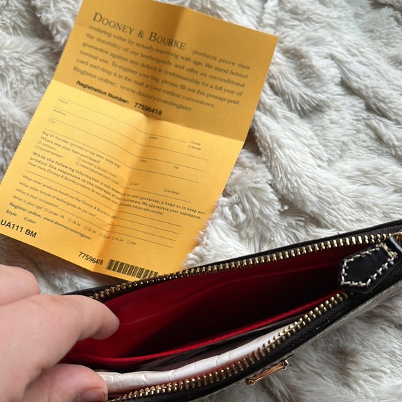 New with tag Dooney & bourke cheetah print wristlet leather - Picture 4 of 5